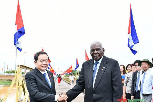 Chủ tịch Quốc hội Chính quyền Nhân dân Cuba thăm tỉnh Quảng Trị